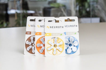 Piles pour appareils auditifs de Neuroth dans leur emballage
